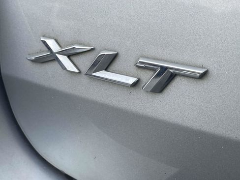 Used 2022 Ford Explorer XLT image 25