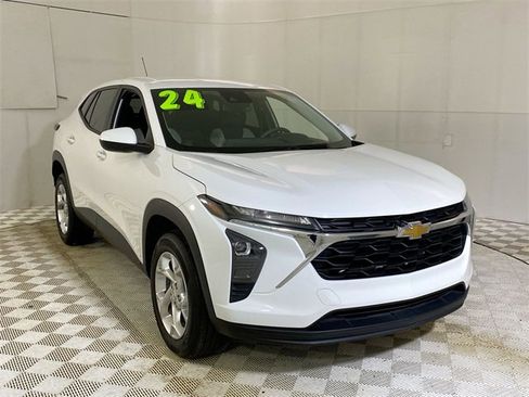Used 2024 Chevrolet Trax LS w/ LS Convenience Package image 1
