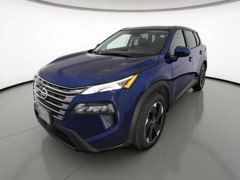 Used 2025 Nissan Rogue SV FWD image 3