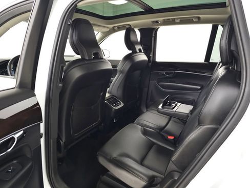 Used 2019 Volvo XC90 T5 Momentum w/ Multimedia Package AWD/4WD image 33