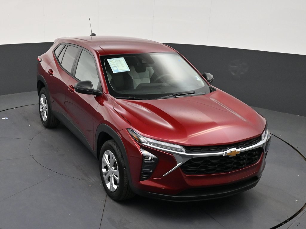 Used 2025 Chevrolet Trax LS FWD image 18