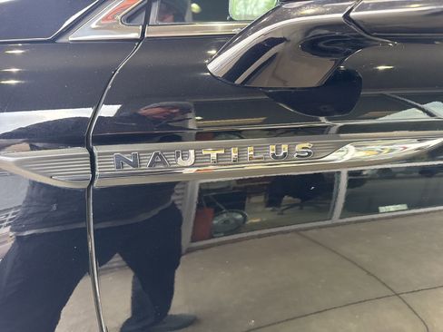 Used 2020 Lincoln Nautilus Reserve image 13