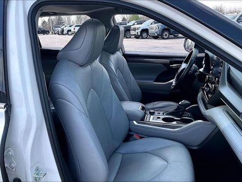 Used 2021 Toyota Highlander Limited image 30