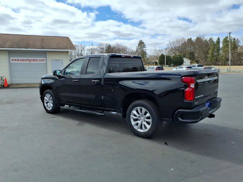 Used 2020 Chevrolet Silverado 1500 Custom w/ Custom Value Package image 3