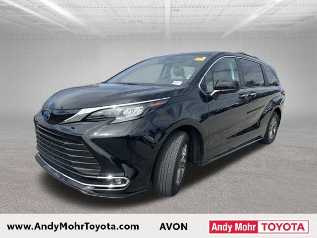 Used 2024 Toyota Sienna XLE AWD/4WD image 4