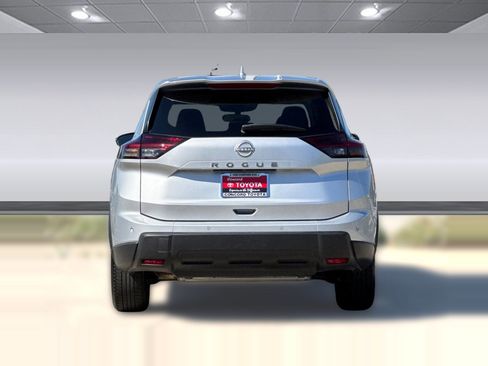 Used 2025 Nissan Rogue SV FWD image 9