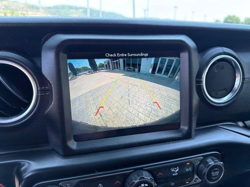 Used 2019 Jeep Wrangler Unlimited Sahara w/ Quick Order Package 24M Moab AWD/4WD image 15