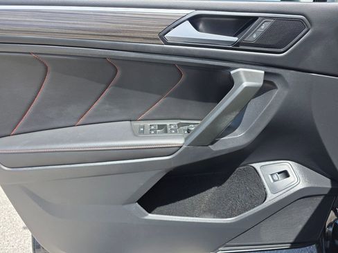 Used 2024 Volkswagen Tiguan SE image 24