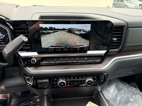 New 2026 GMC Sierra 2500 SLT w/ SLT Premium Package AWD/4WD image 17
