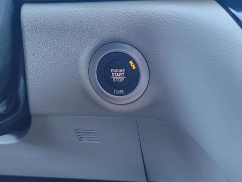 Certified 2023 Chrysler Pacifica Touring-L image 33