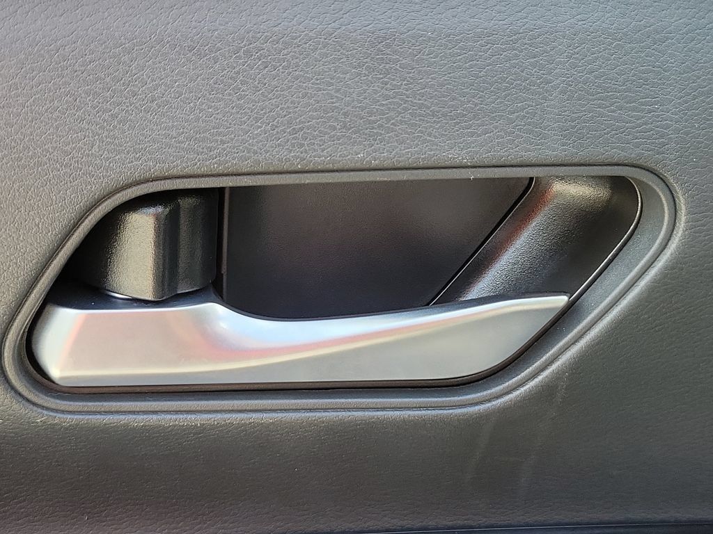 Certified 2025 Nissan Kicks SR FWD image 14