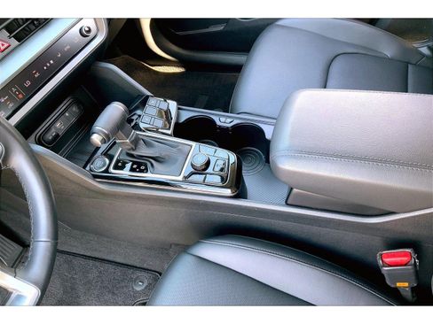 Used 2025 Kia Sportage EX FWD image 15