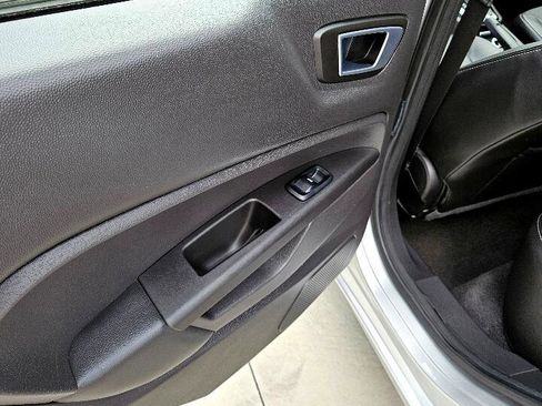 Used 2016 Ford Fiesta Titanium image 11