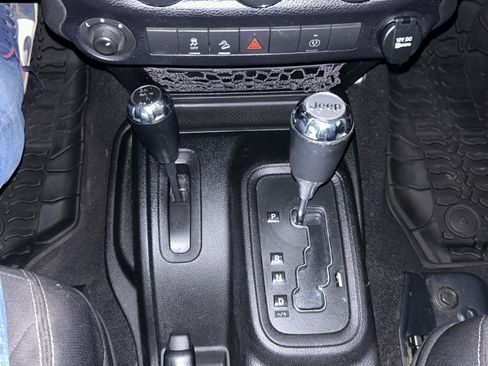 Used 2014 Jeep Wrangler Unlimited Sahara w/ Connectivity Group AWD/4WD image 13