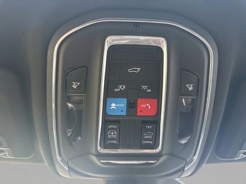 Used 2022 Jeep Grand Cherokee Altitude image 25