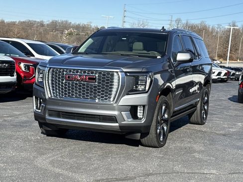 Used 2021 GMC Yukon Denali w/ Denali Premium Package image 18