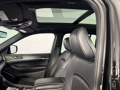 Used 2025 Jeep Grand Cherokee Limited 4xe image 23