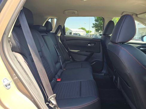 Used 2025 Nissan Rogue SV AWD/4WD image 12