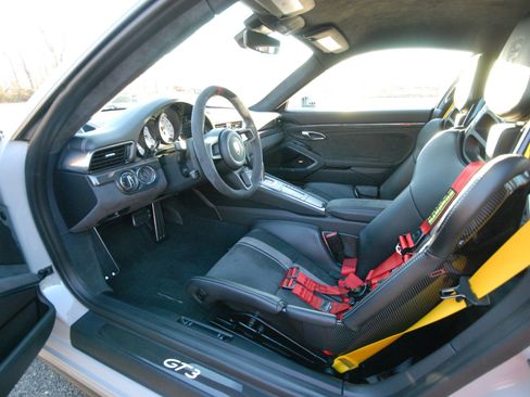 Used 2018 Porsche 911 GT3 RWD image 3