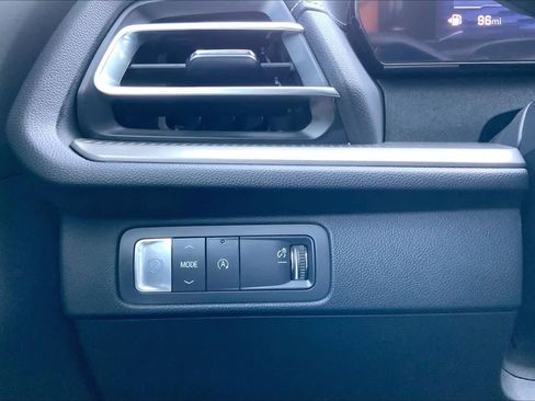 Used 2025 Chevrolet Traverse LT w/ LPO, Floor Liner Package FWD image 32