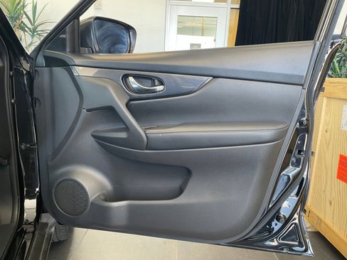 Used 2020 Nissan Rogue SV AWD/4WD image 14