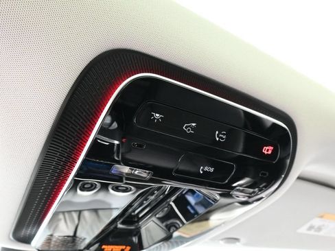 Used 2025 Mercedes-Benz GLC 300 4MATIC image 26
