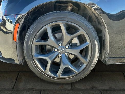 Used 2022 Chrysler 300 Touring w/ Sport Appearance Package image 22