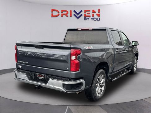 Used 2022 Chevrolet Silverado 1500 LT AWD/4WD image 4