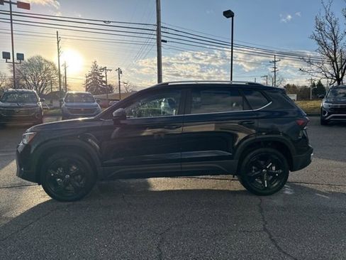 New 2025 Volkswagen Taos SEL image 8