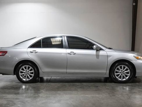 Used 2010 Toyota Camry XLE FWD image 12