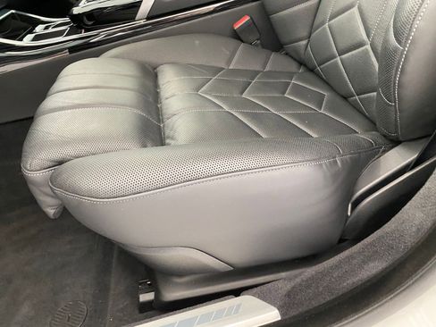 Certified 2024 BMW 750e xDrive image 12