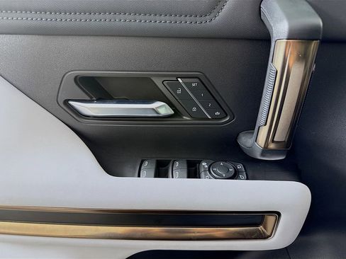 Used 2024 GMC Hummer EV 2X w/ Extreme Off-Road Package image 18