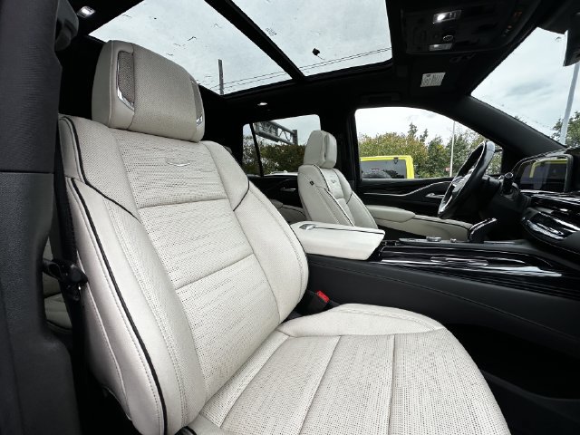 Used 2022 Cadillac Escalade Sport w/ Touring Package AWD/4WD image 34