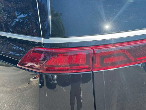 Used 2024 Kia Carnival EX FWD image 9