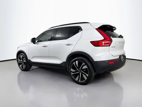 Certified 2023 Volvo XC40 B5 Plus image 8