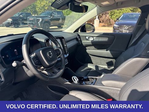 Certified 2026 Volvo XC40 B5 Plus AWD/4WD image 17