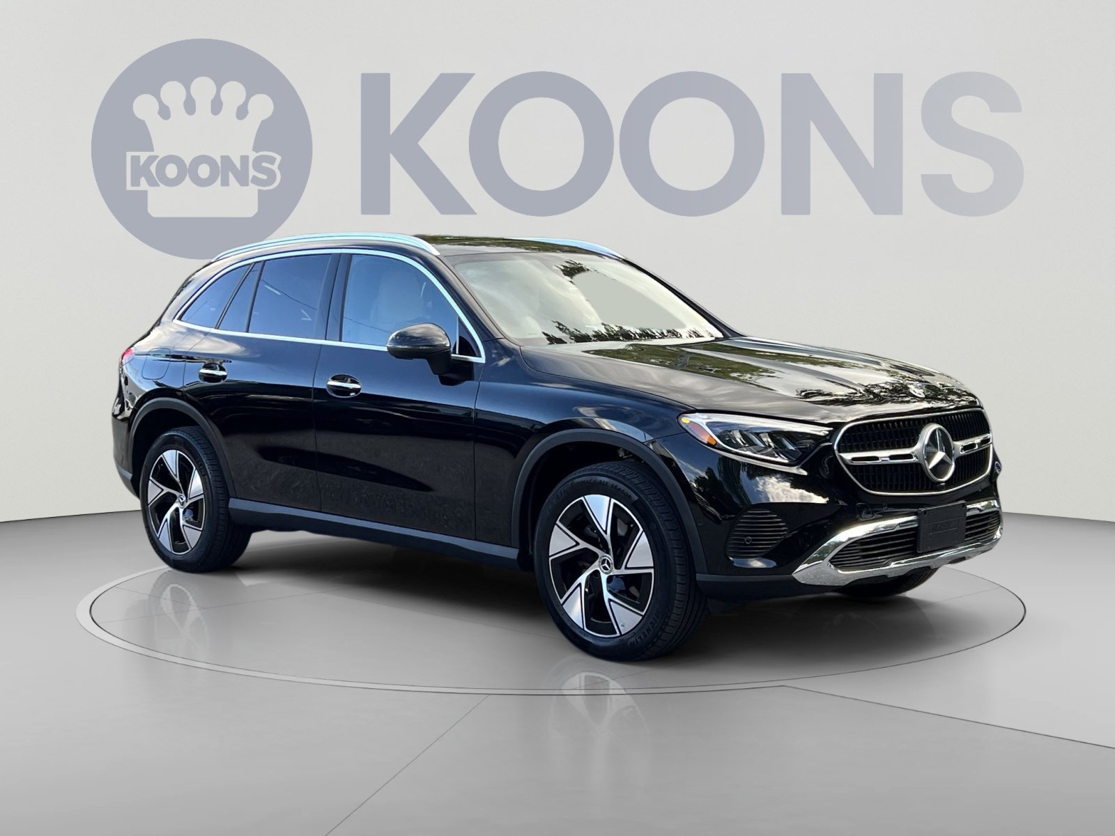 Used 2024 Mercedes-Benz GLC 300 4MATIC image 2