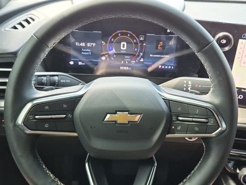 Used 2025 Chevrolet Traverse LT w/ Driver Confidence Package FWD image 16