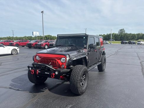 Used 2018 Jeep Wrangler Unlimited Sport w/ Connectivity Group AWD/4WD image 4