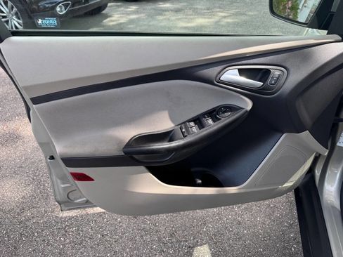 Used 2015 Ford Focus SE FWD image 36