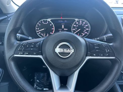 Used 2024 Nissan Sentra SV FWD image 23