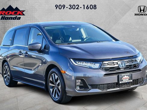 Certified 2025 Honda Odyssey EX-L image 3