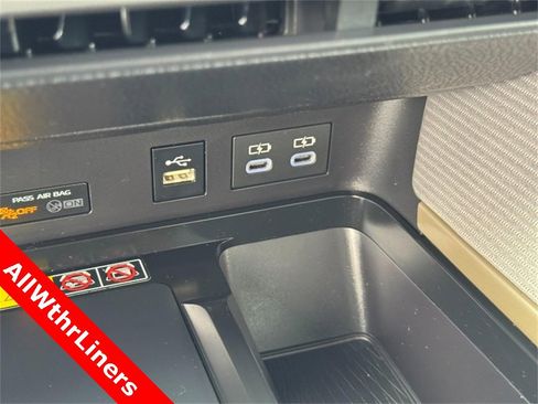 Used 2025 Toyota Camry SE image 22