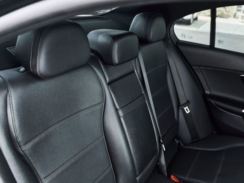 Used 2025 Mercedes-Benz C 300 4MATIC Sedan image 40