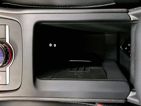 Used 2025 Volkswagen Tiguan SE image 36