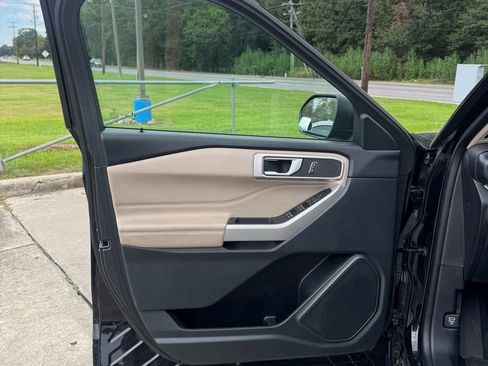 Used 2024 Ford Explorer XLT w/ Equipment Group 202A image 7