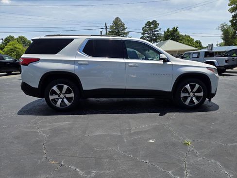 Used 2019 Chevrolet Traverse LT w/ LT Premium Package FWD image 8