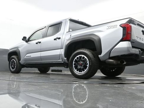 Used 2025 Toyota Tacoma TRD Off-Road image 24