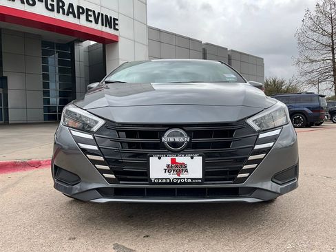 Used 2025 Nissan Versa SV image 3