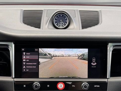 Certified 2025 Porsche Macan AWD/4WD image 29